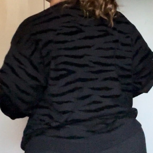Time and tru Black and grey tiger print sweater - Picture 5 of 7